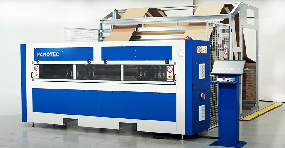 Bild på kartongmaskinen Smart från Panotec. Finns hos Mared IndustryTech